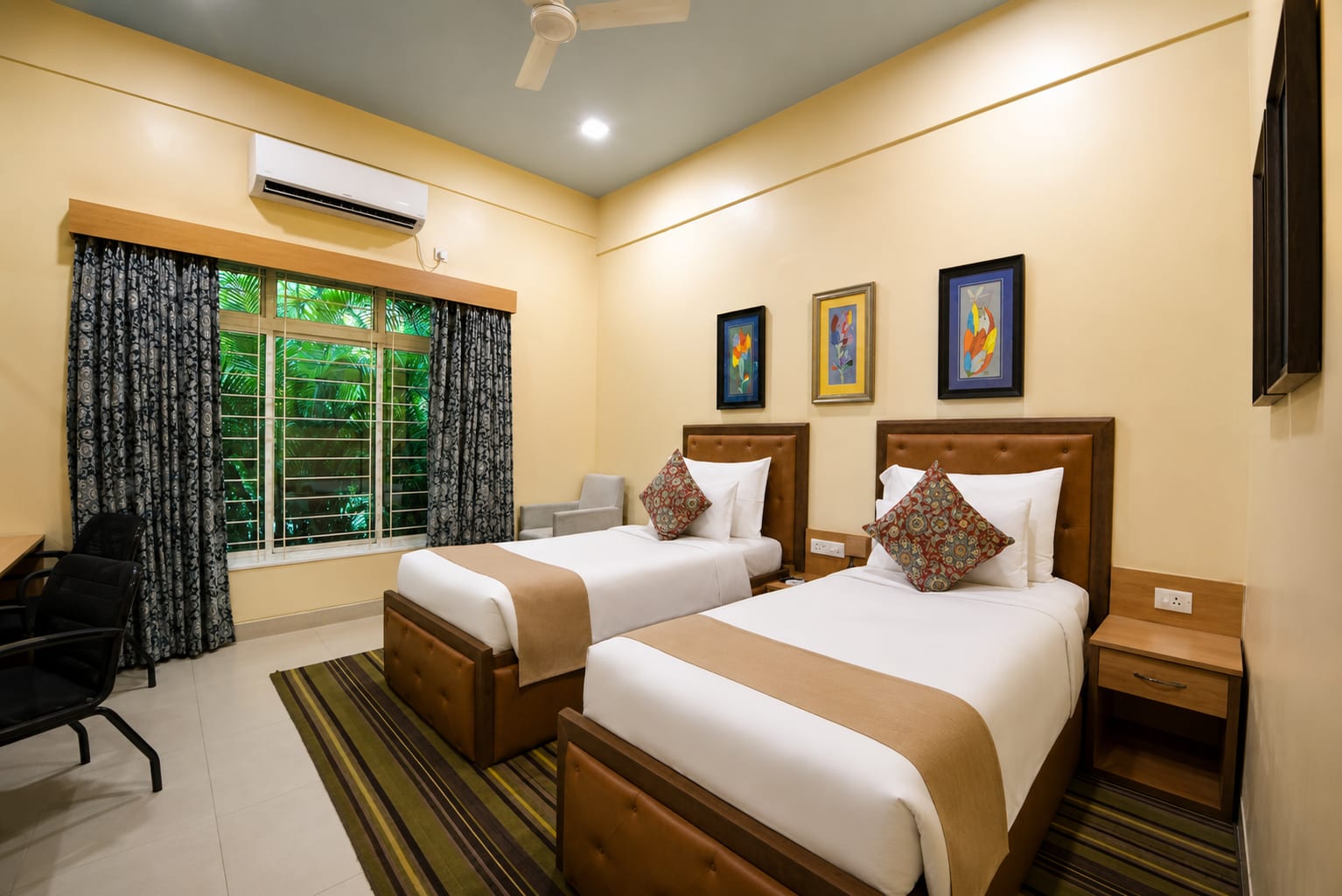Executive Room — view 1